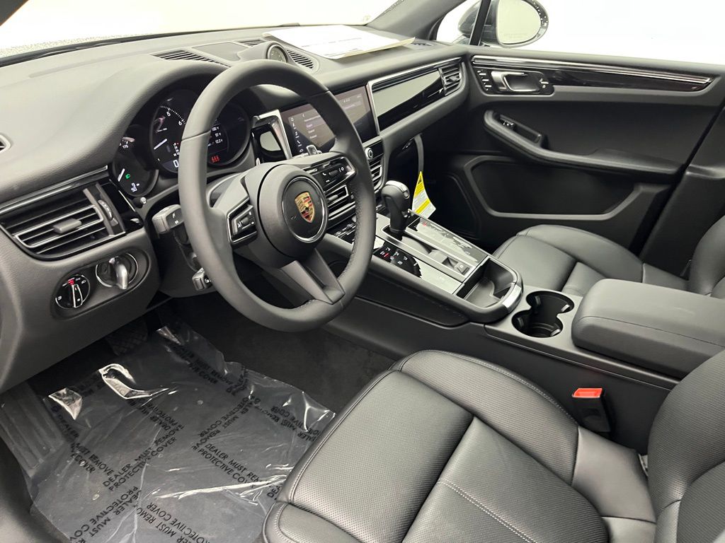Thumbnail: 2025 Porsche Macan - 4