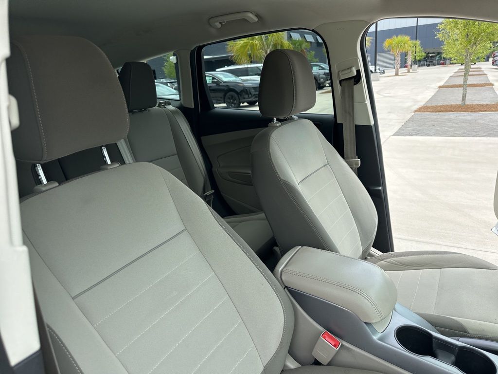 2014 Oxford White Ford Escape SE 4X4 SUV