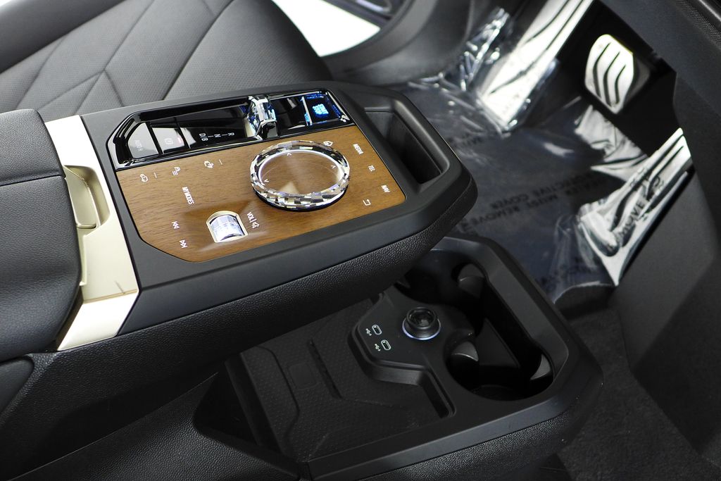 Thumbnail: 2023 BMW iX - 14