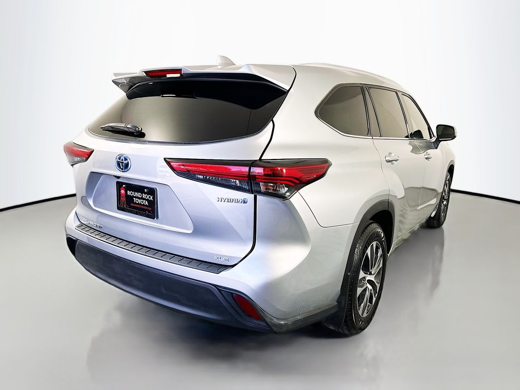 Thumbnail: 2022 Toyota Highlander - 5