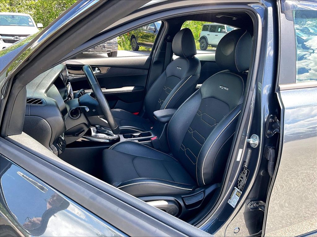 2023 Kia Forte — photo 9