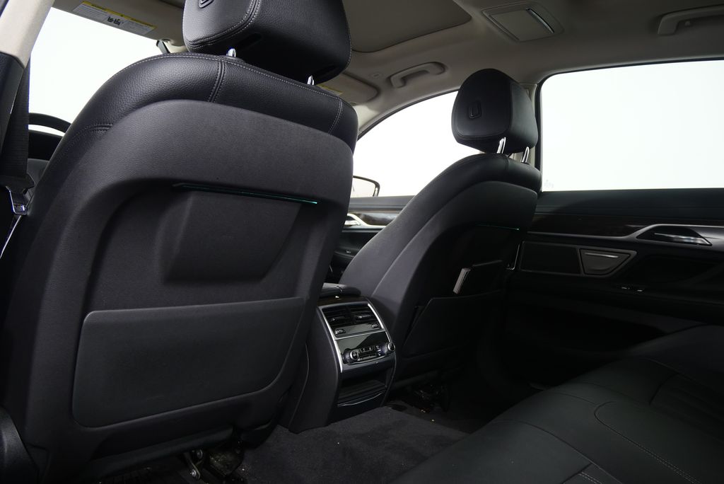Thumbnail: 2017 BMW 7 Series - 16