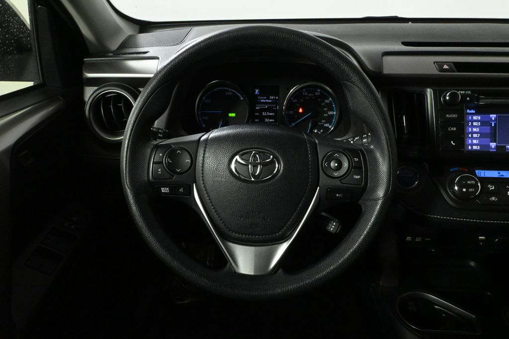 2018 Toyota RAV4 LE 19