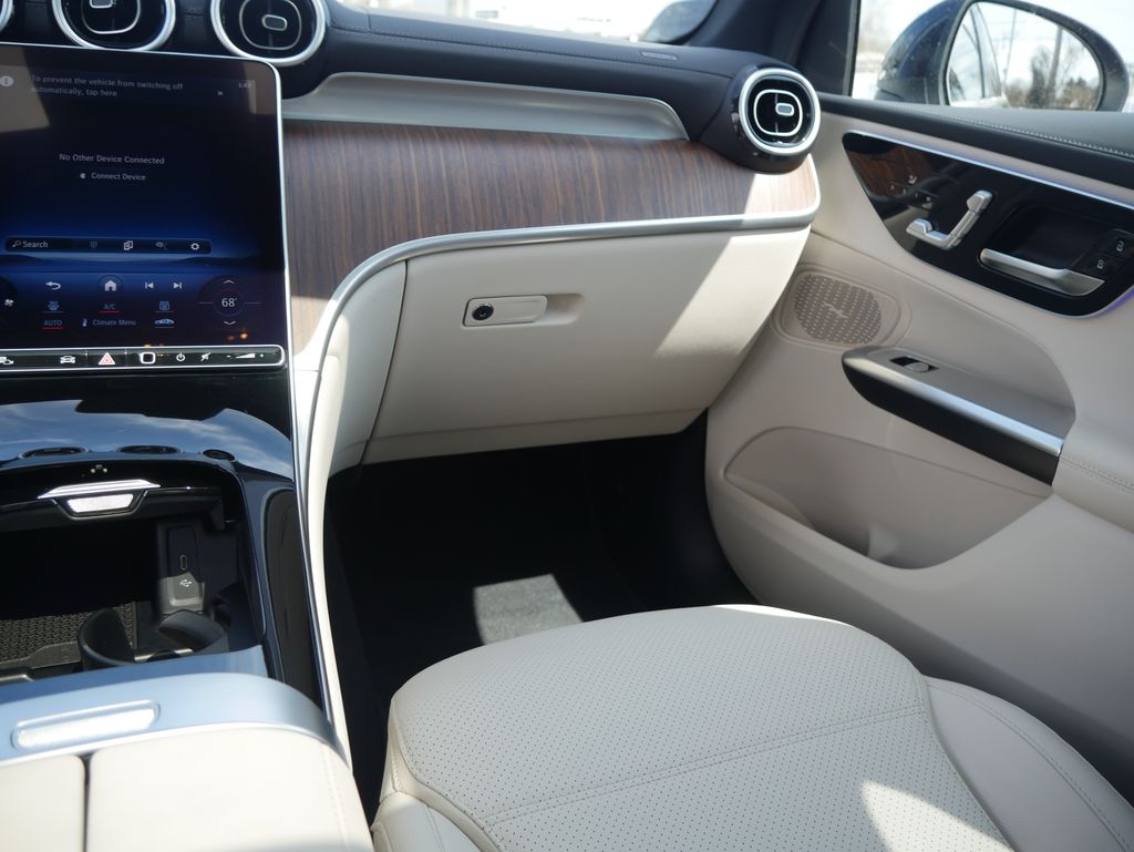 Thumbnail: 2024 Mercedes-Benz GLC - 32