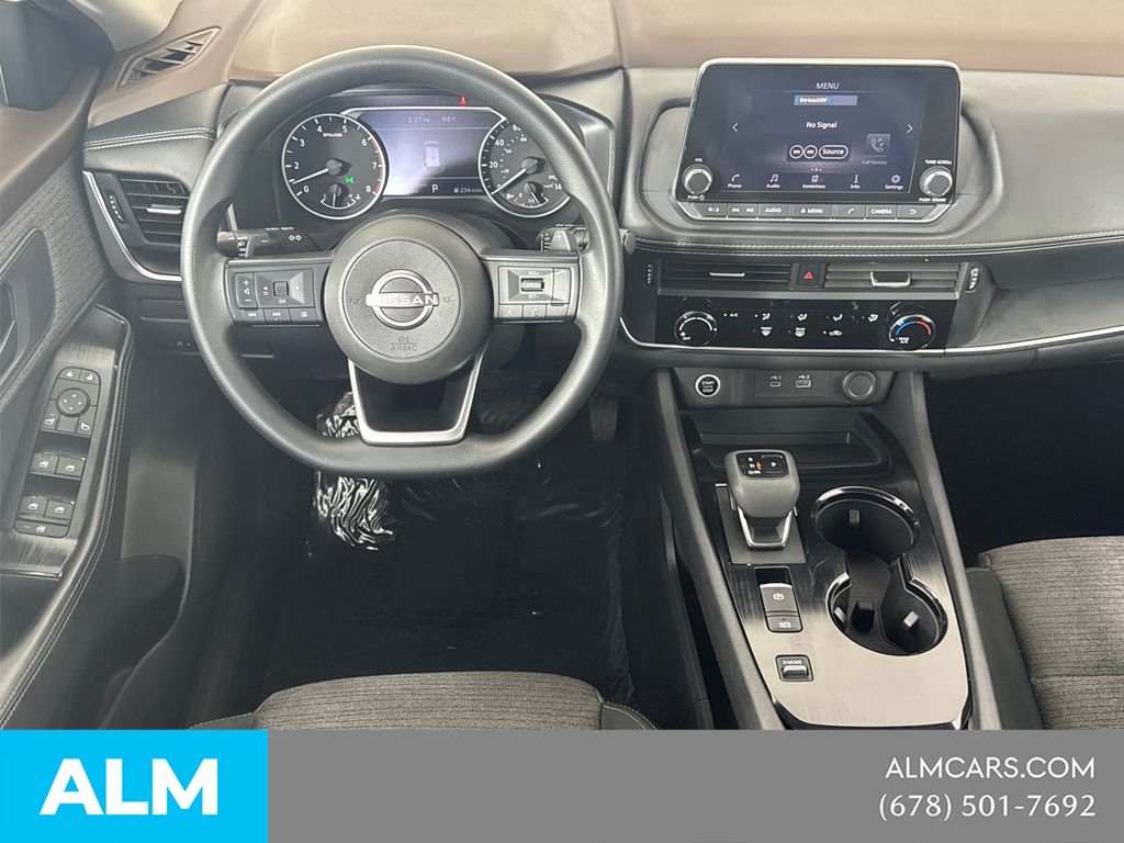 Used 2022 White Nissan S image 25