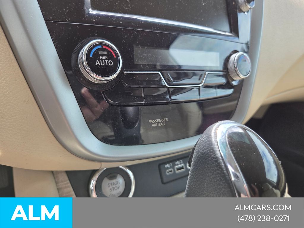 Used 2021 White Nissan SL image 25