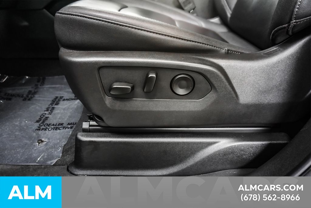 Used 2025 Black Chevrolet LT image 33
