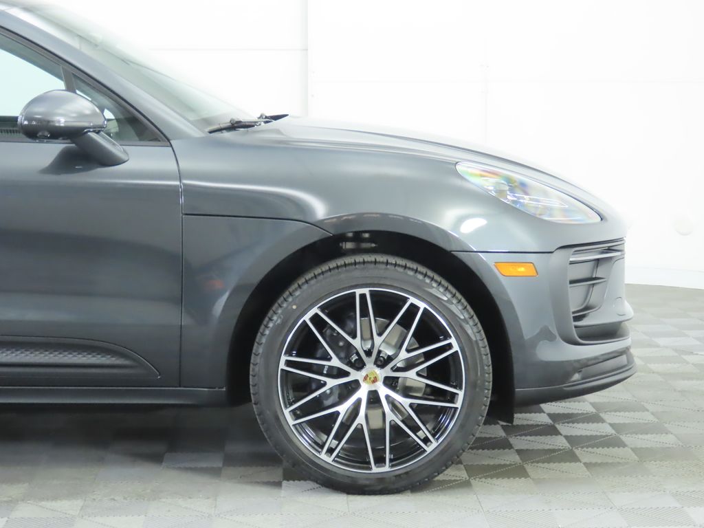 Thumbnail: 2025 Porsche Macan - 11