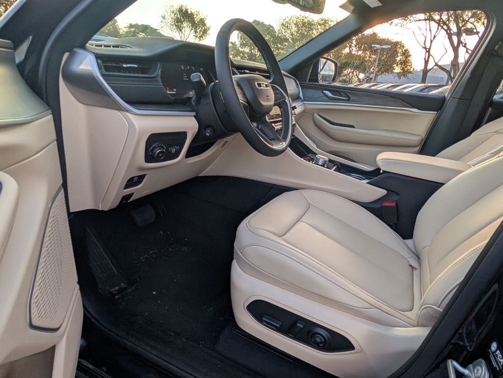 new 2026 Jeep Grand Cherokee car, priced at $48,650