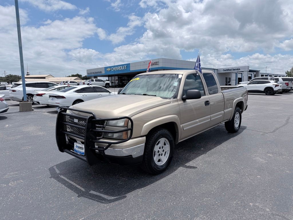 Sandstone Metallic 2006 Chevrolet Silverado 1500 Pickup Truck 4-Speed Automatic Overdrive