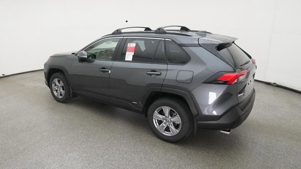 2025 Toyota RAV4 XLE 16