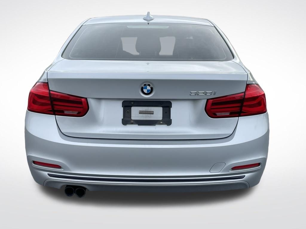 Thumbnail: 2016 BMW 3 Series - 4
