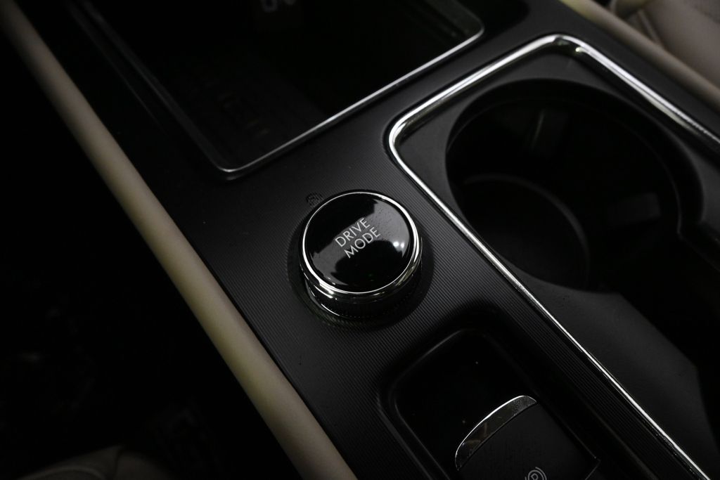 New 2026 White Lincoln Premiere image 34