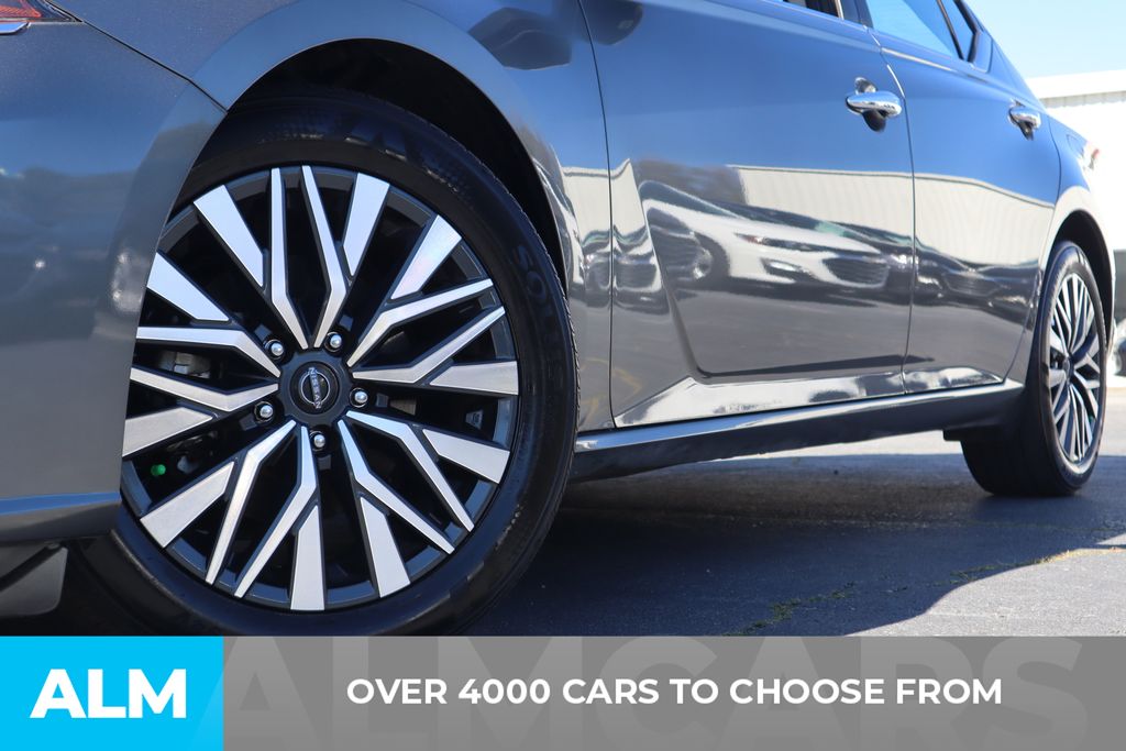 Used 2025 Gray Nissan 2.5 SV image 3
