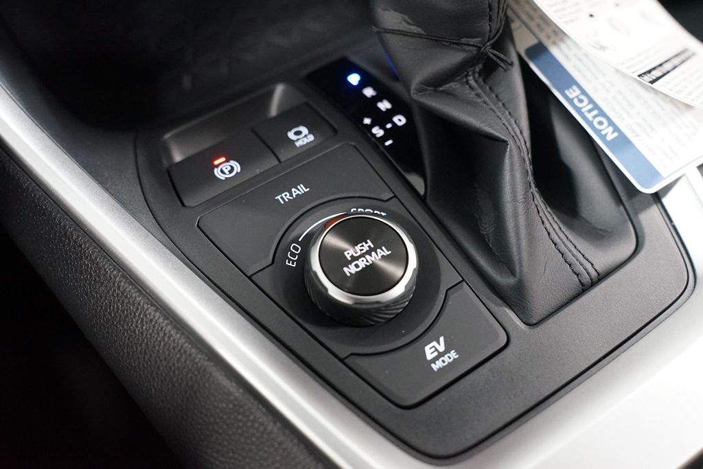 Thumbnail: 2025 Toyota RAV4 - 22