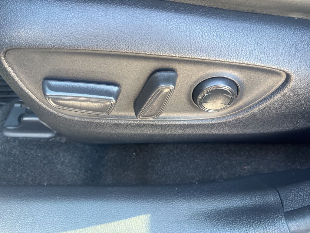 2022 Toyota RAV4 XLE Premium photo