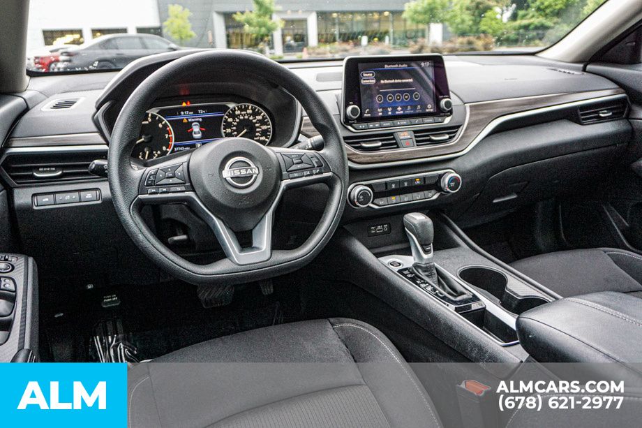 Used 2025 White Nissan 2.5 SV image 27