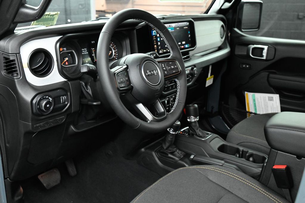 2025 Jeep Wrangler 4-Door Willys - Photo 22
