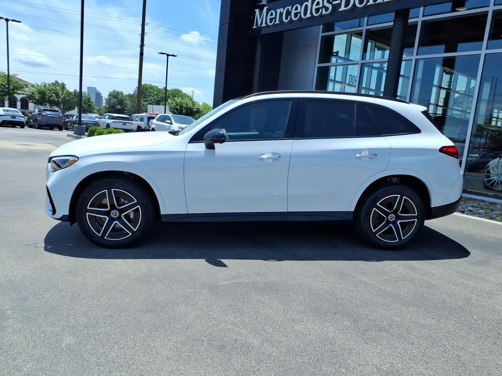 New 2026 MANUFAKTUR Moonlight White Metallic Mercedes-Benz GLC 300 image 4