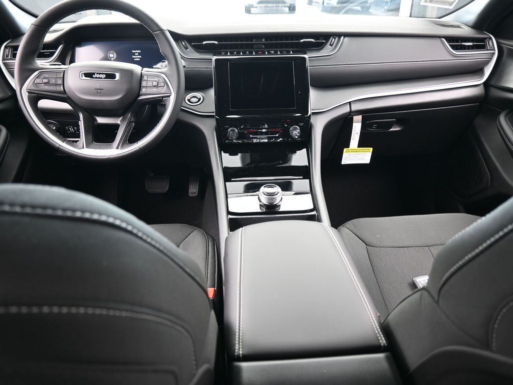 New 2026 Baltic Gray Metallic Clearcoat Jeep Laredo image 33