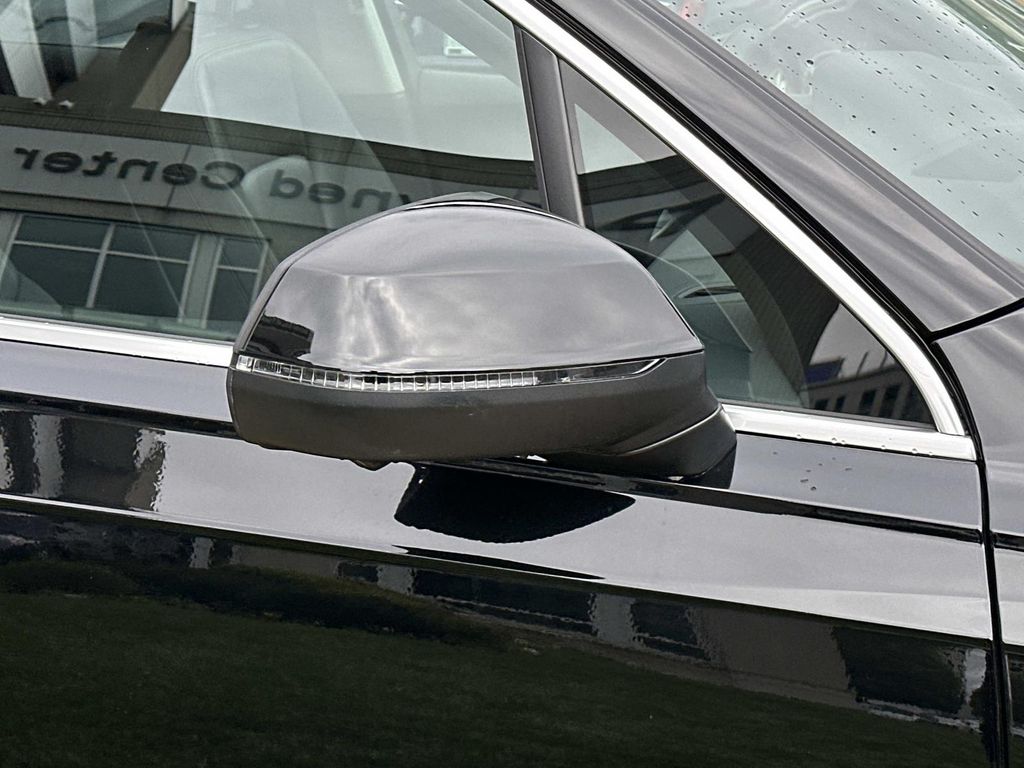 Thumbnail: 2022 Audi Q7 - 18