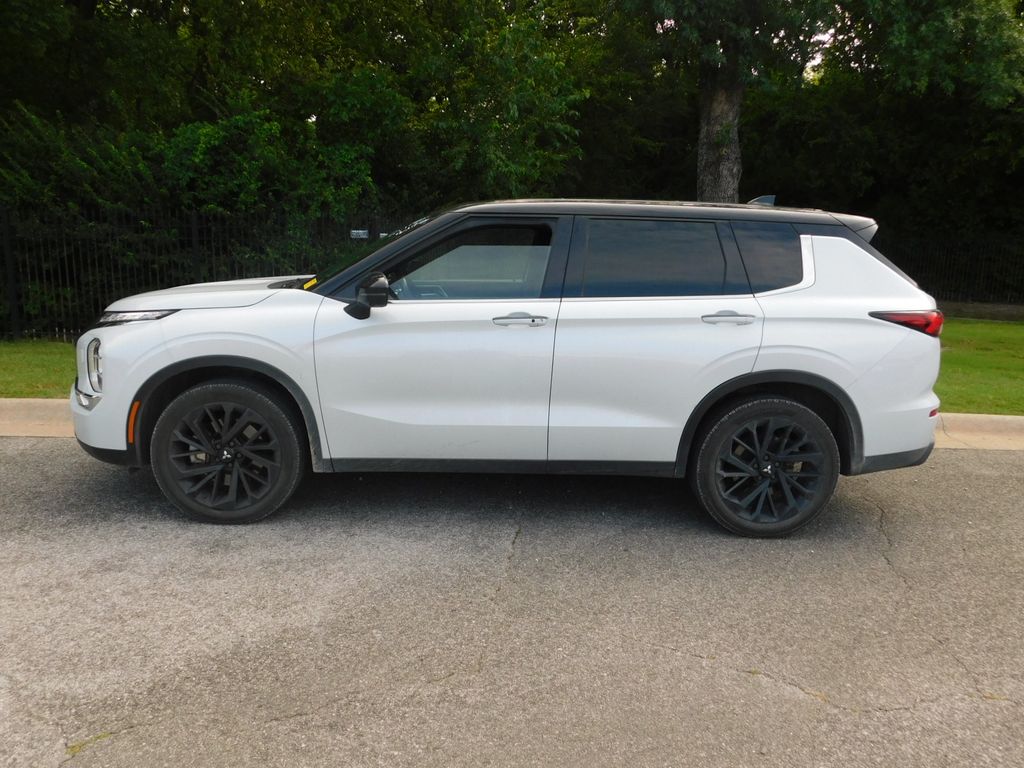 Thumbnail: 2023 Mitsubishi Outlander - 2