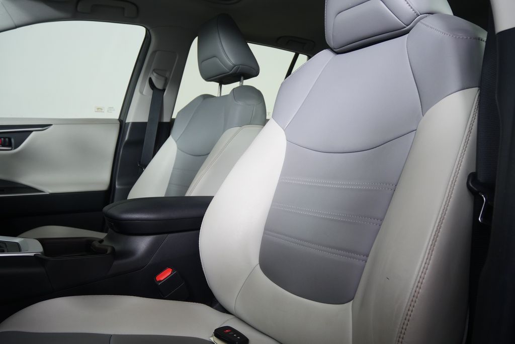 Thumbnail: 2019 Toyota RAV4 - 11