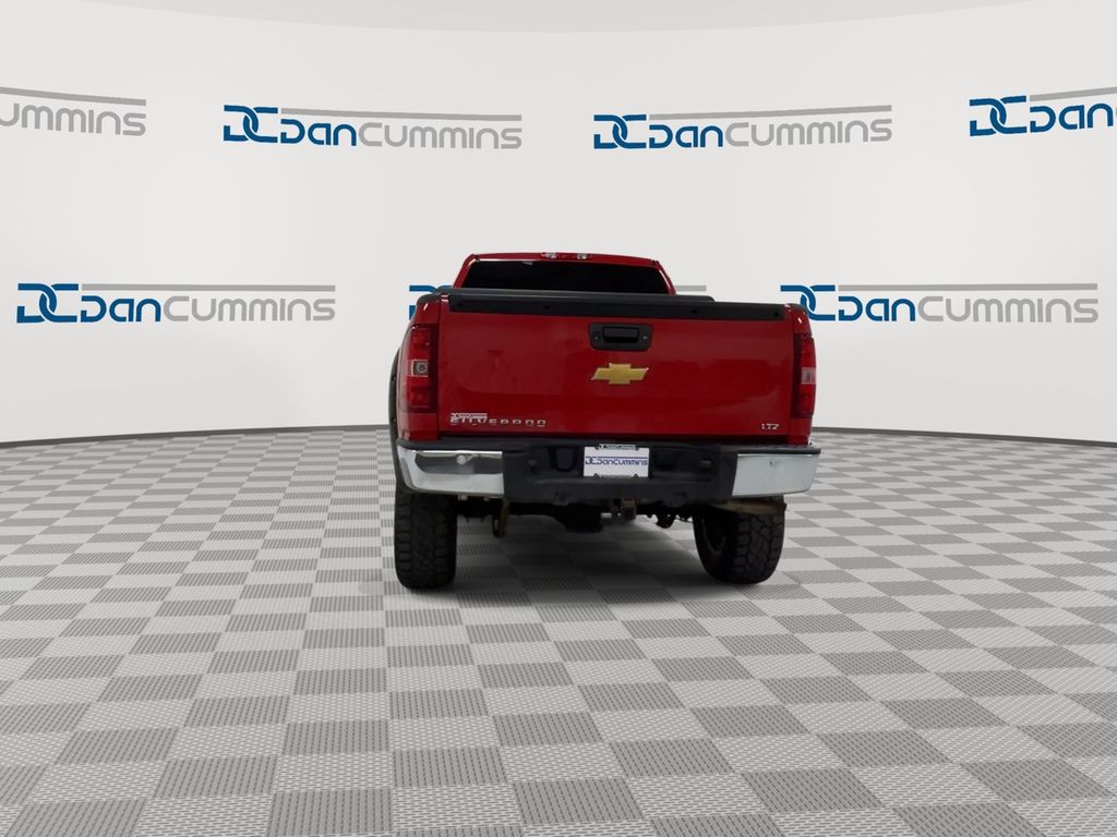 View vehicle photo 7