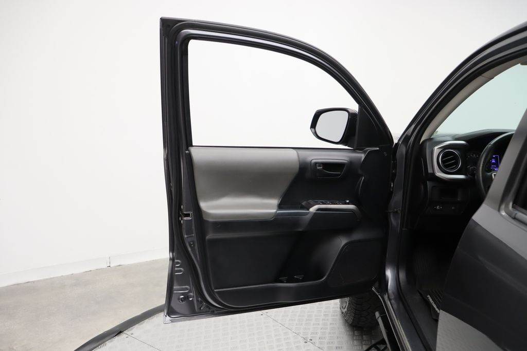 2018 Toyota Tacoma SR5 16