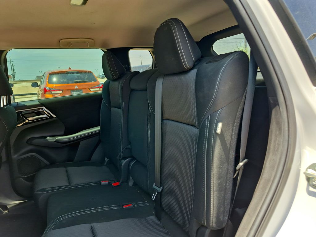2023 Mitsubishi Outlander ES White at North Houston Mitsubishi