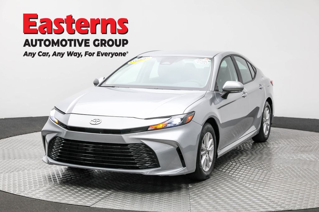 2025 Toyota Camry LE's photo