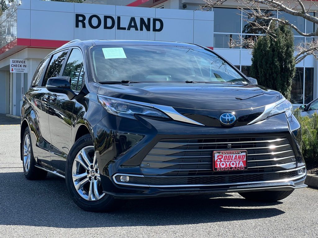 Midnight Black Metallic 2024 Toyota Sienna Platinum 7-Passenger AWD Minivan All-Wheel Drive Continuously Variable Transmission