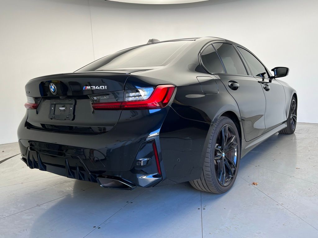 Thumbnail: 2023 BMW 3 Series - 3