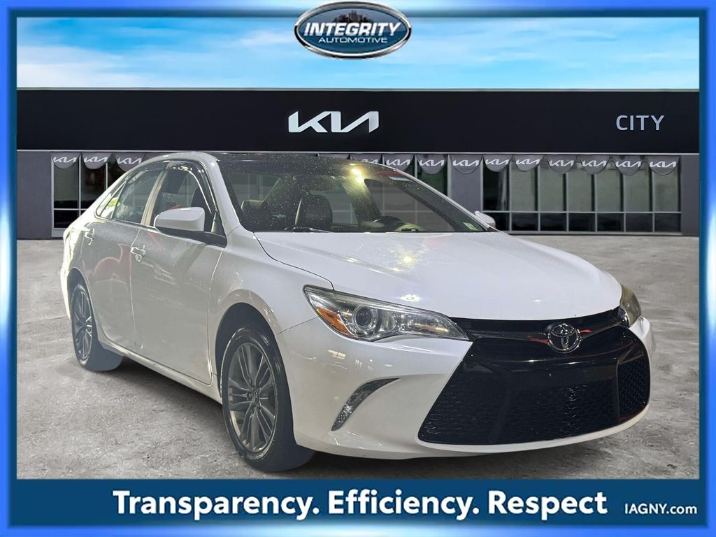 Super White 2017 Toyota Camry Sedan Front-Wheel Drive 6-Speed Automatic