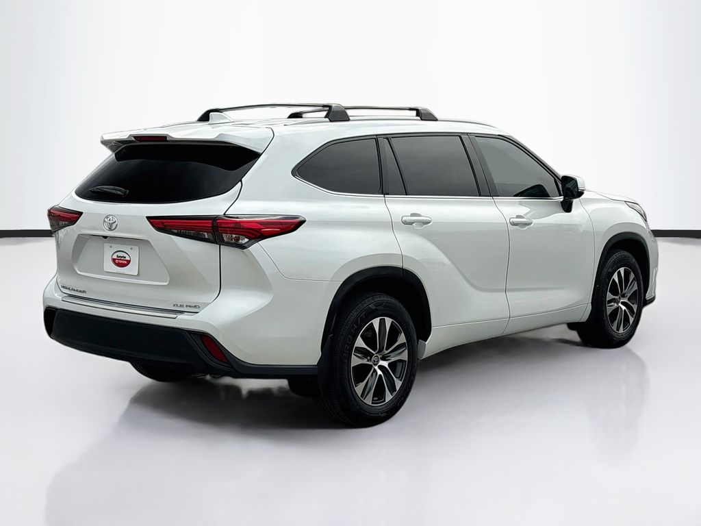 Thumbnail: 2022 Toyota Highlander - 5