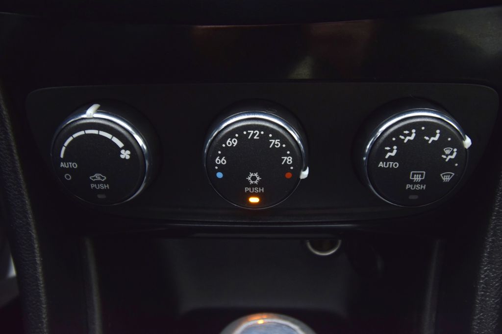 used 2014 Chrysler 200 car, priced at $7,000