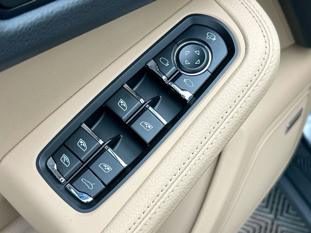 Thumbnail: 2026 Porsche Macan - 24