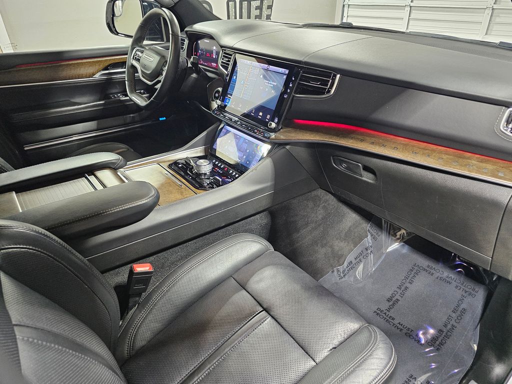 Used 2023 White Jeep Base image 10