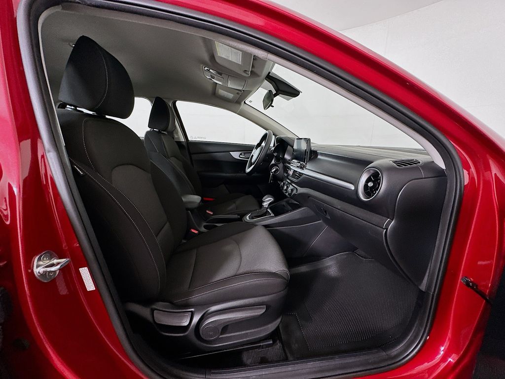 Thumbnail: 2022 Kia Forte - 26