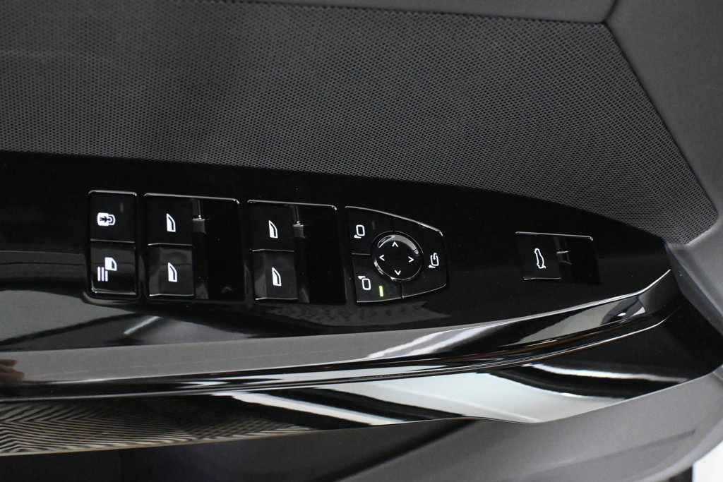 Thumbnail: 2027 BMW 7 Series - 27