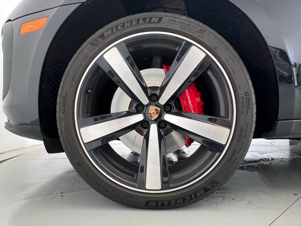 Thumbnail: 2023 Porsche Macan - 27