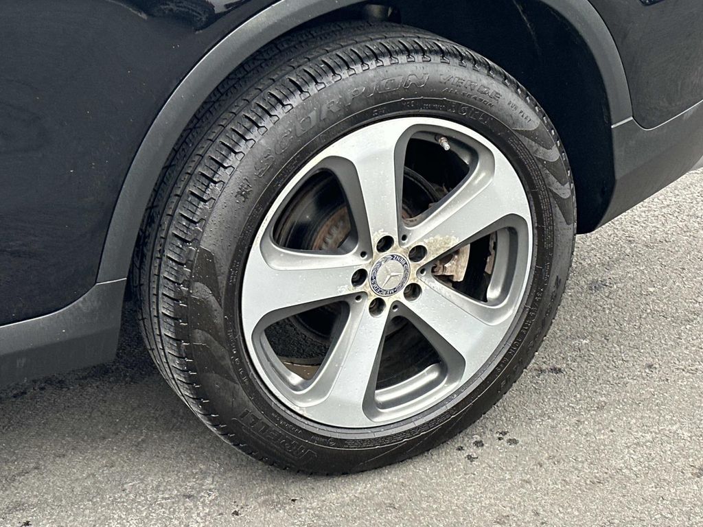 Thumbnail: 2016 Mercedes-Benz GLC - 16