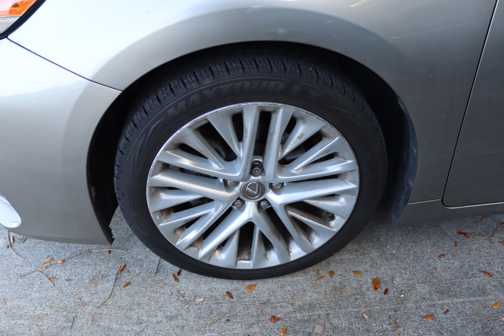 Thumbnail: 2018 Lexus ES - 4