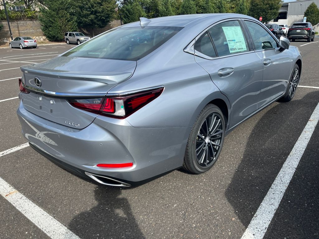 2025 Lexus ES 350 photo 3