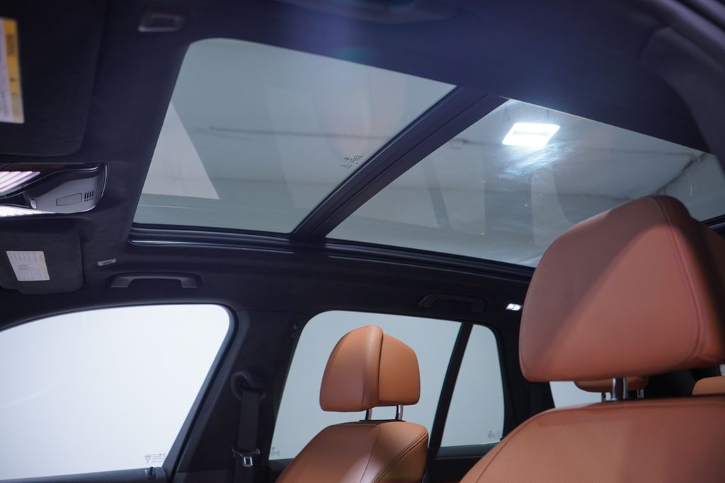 Thumbnail: 2022 BMW X5 - 8