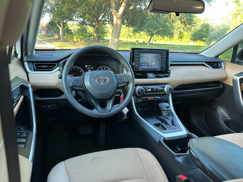 2022 Toyota RAV4 LE 12