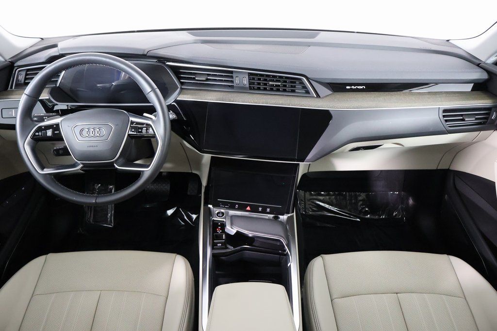 Thumbnail: 2023 Audi e-tron - 8