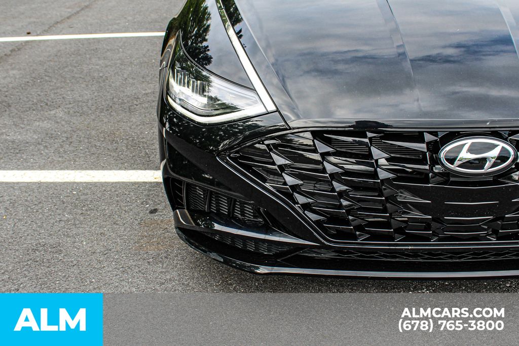 Used 2023 Black Hyundai SEL image 9