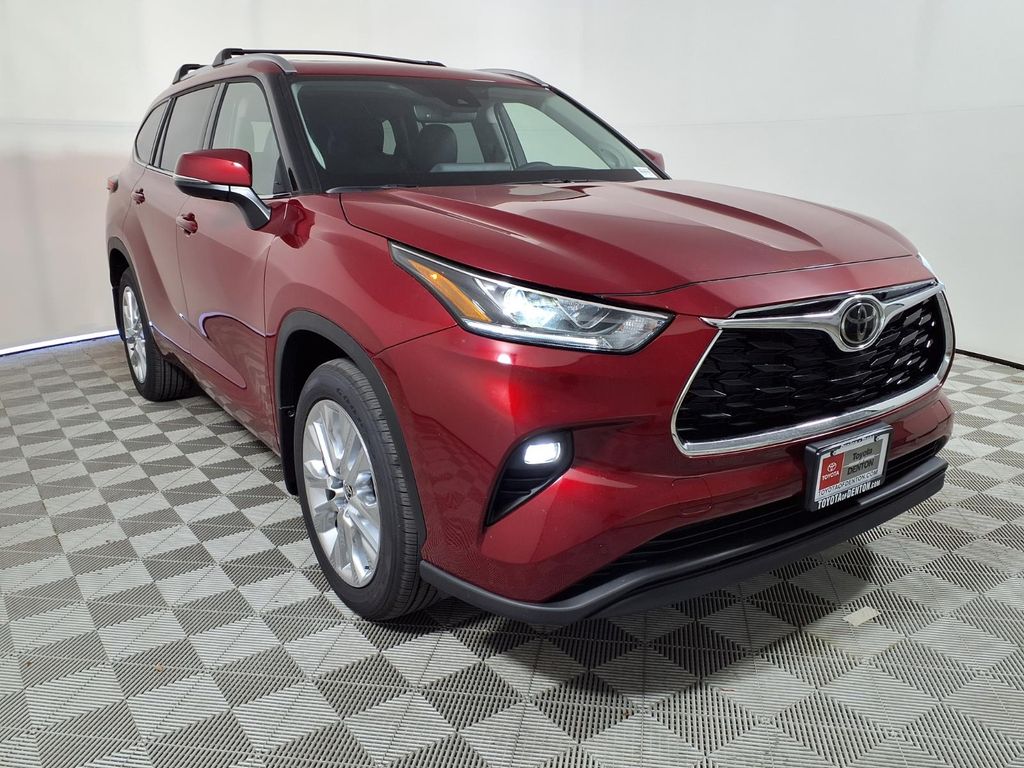 Pearl 2026 Toyota Highlander SUV / Crossover All-Wheel Drive 8-Speed Automatic
