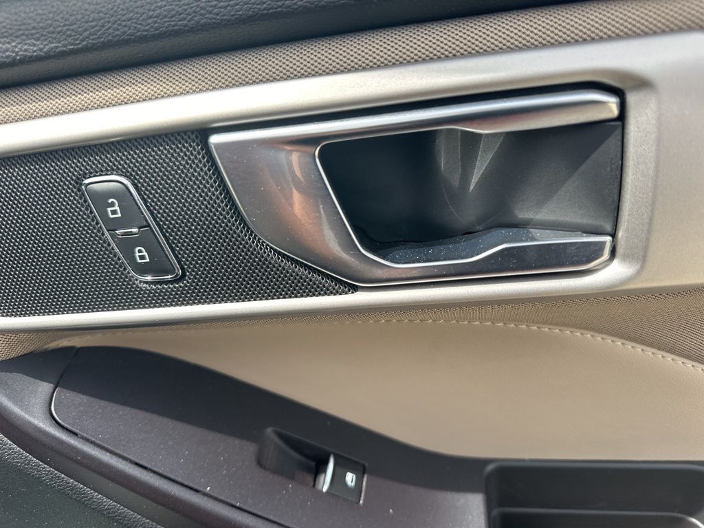 2020 Agate Black Metallic Ford Explorer XLT RWD SUV